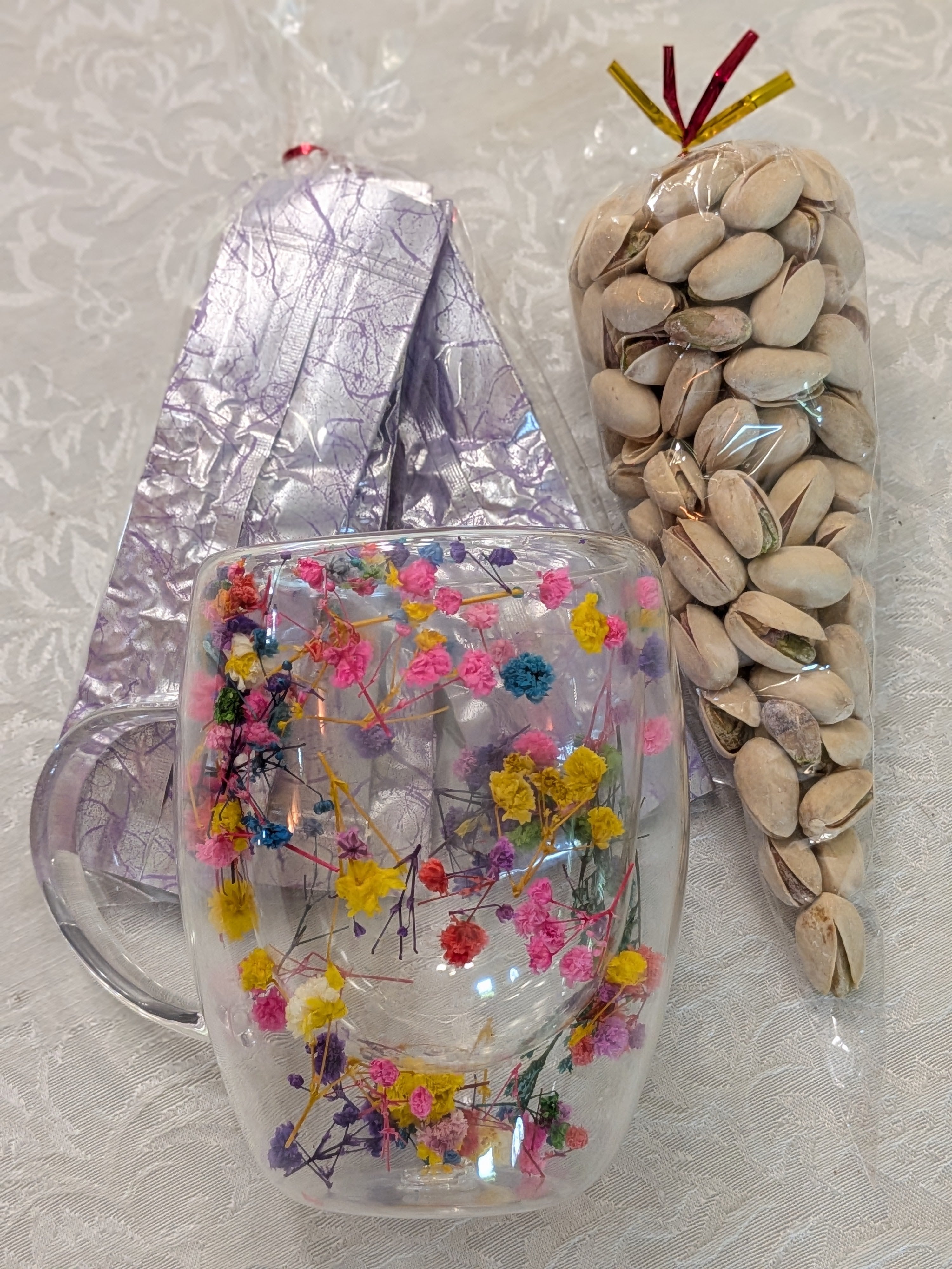 Flower Mug Tea Gift Basket — Tea Strainer & Four Seasons Oolong