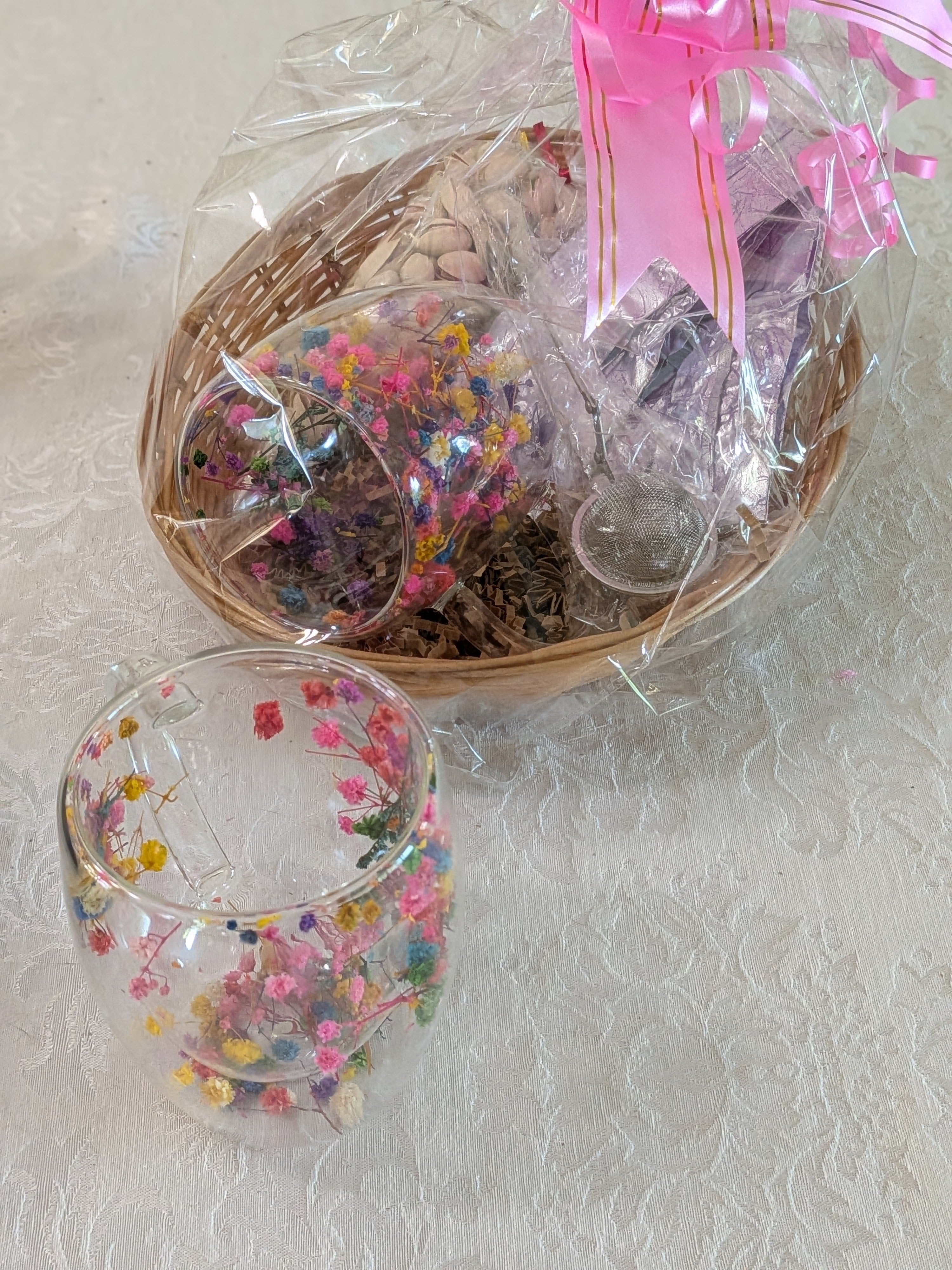 Flower Mug Tea Gift Basket — Tea Strainer & Four Seasons Oolong