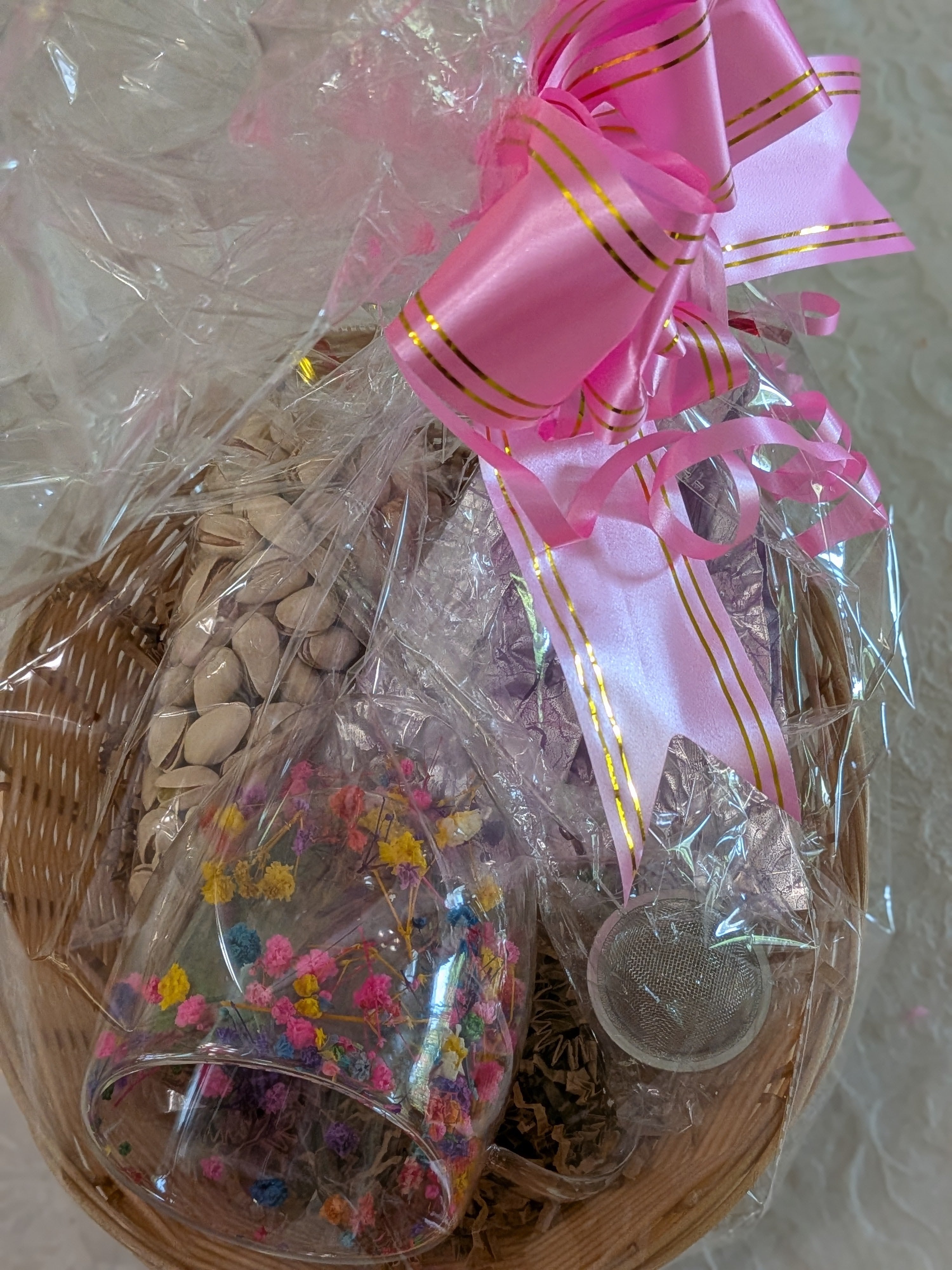 Flower Mug Tea Gift Basket — Tea Strainer & Four Seasons Oolong