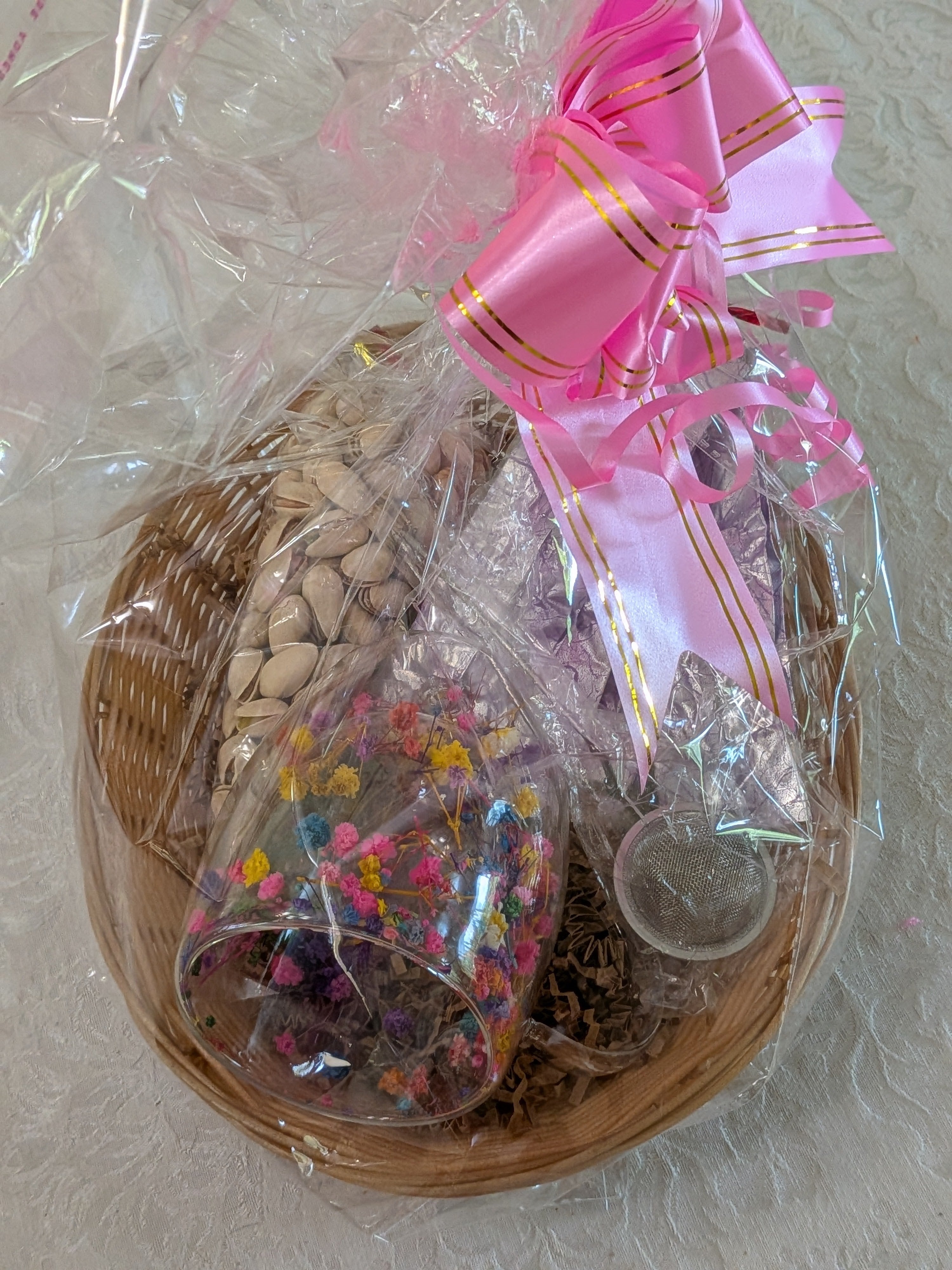 Flower Mug Tea Gift Basket — Tea Strainer & Four Seasons Oolong