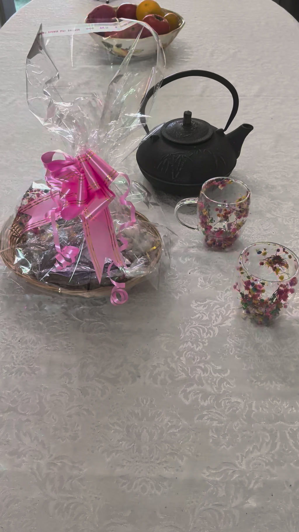 Flower Mug Tea Gift Basket — Tea Strainer & Four Seasons Oolong